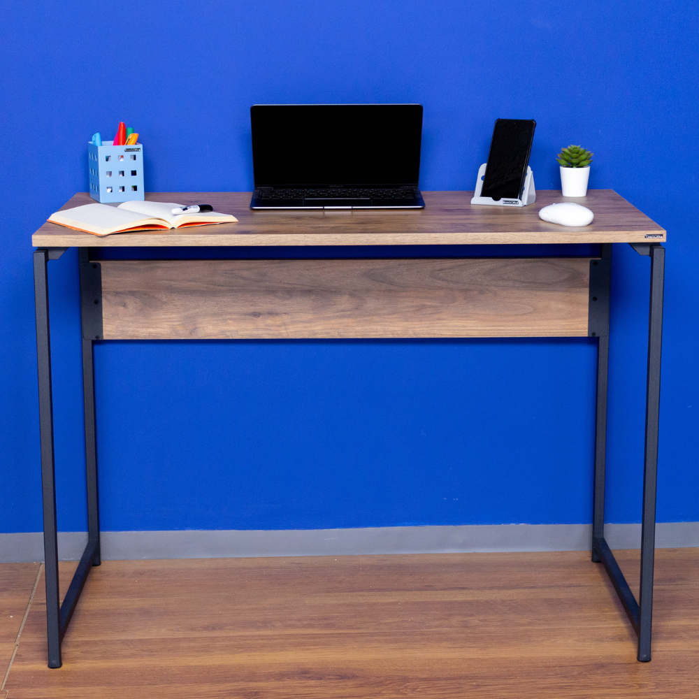 escritorio con faldón