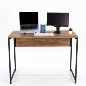 escritorio con faldón