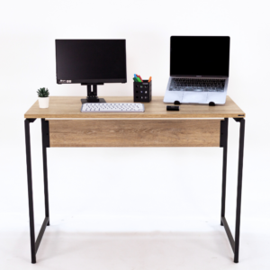 Escritorio con faldón